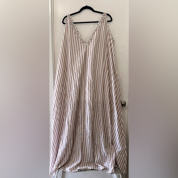 Aakaa Tan and Brown Pleated Maxi Sundress - Picture 11 of 12